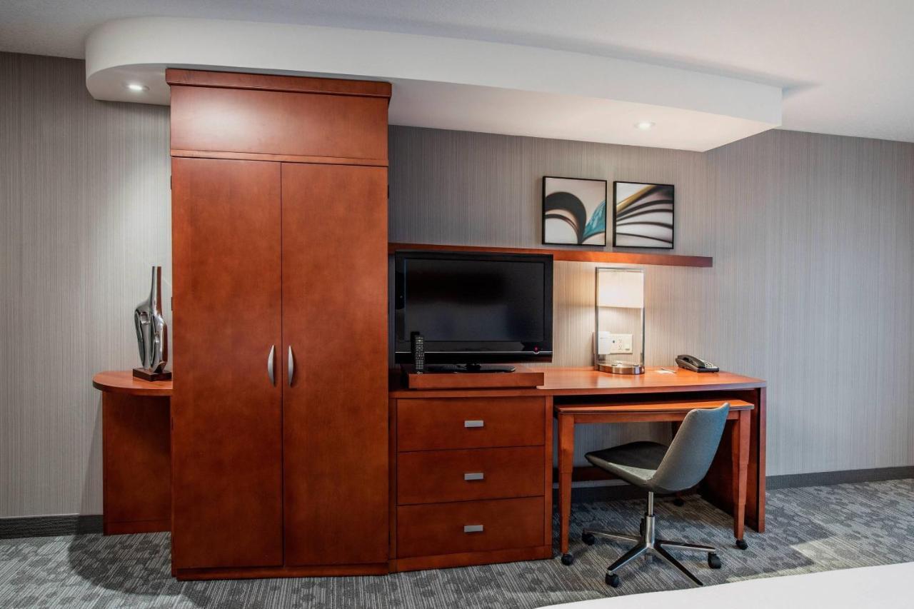 מלון Courtyard By Marriott Edmonton West מראה חיצוני תמונה