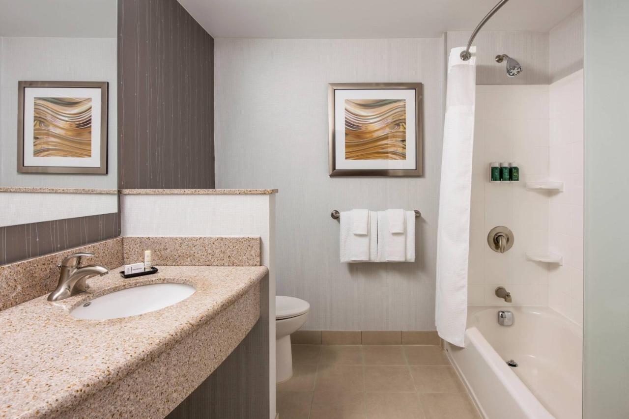 מלון Courtyard By Marriott Edmonton West מראה חיצוני תמונה