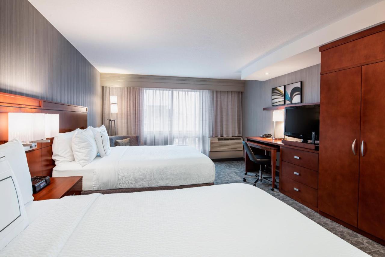 מלון Courtyard By Marriott Edmonton West מראה חיצוני תמונה
