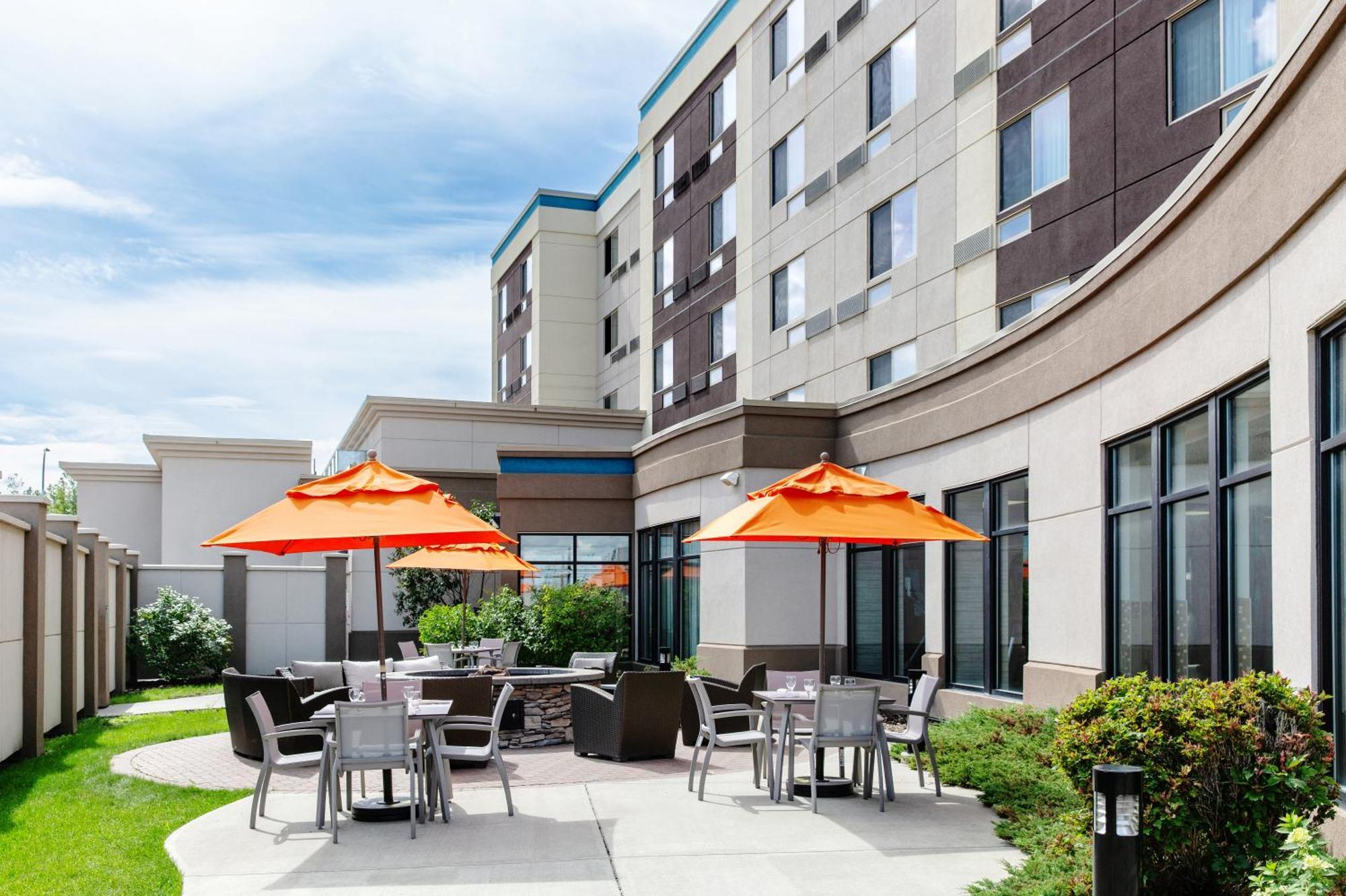 מלון Courtyard By Marriott Edmonton West מראה חיצוני תמונה