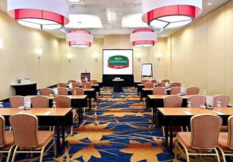 מלון Courtyard By Marriott Edmonton West מראה חיצוני תמונה