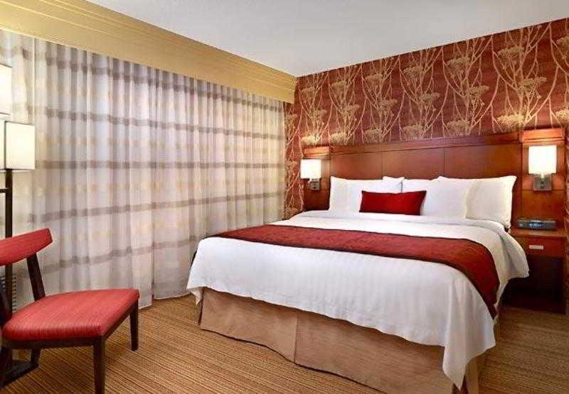 מלון Courtyard By Marriott Edmonton West מראה חיצוני תמונה