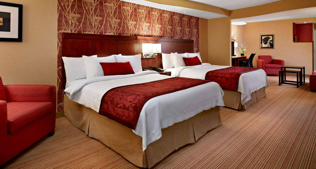 מלון Courtyard By Marriott Edmonton West מראה חיצוני תמונה
