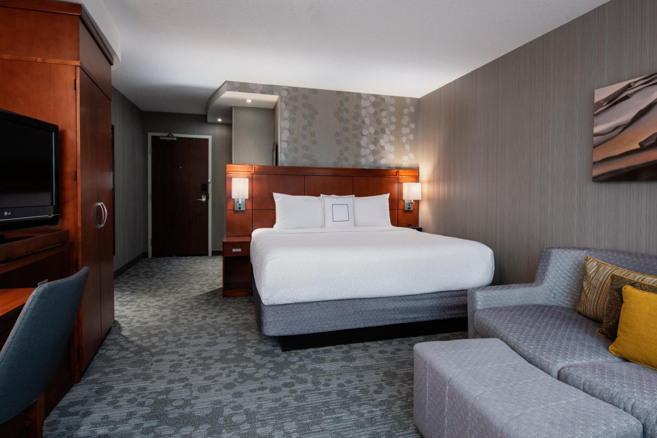 מלון Courtyard By Marriott Edmonton West מראה חיצוני תמונה