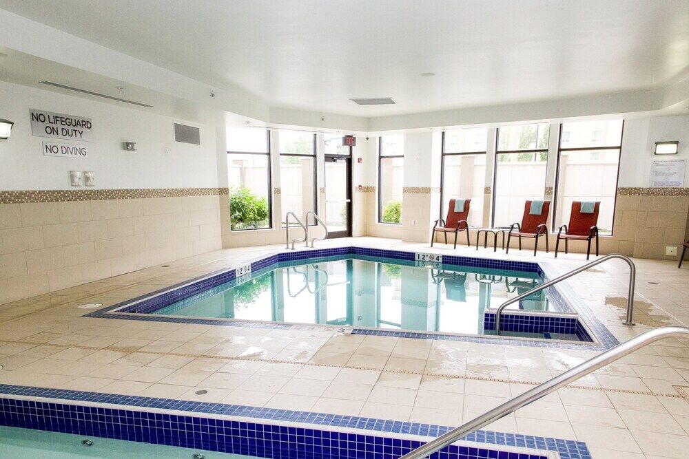 מלון Courtyard By Marriott Edmonton West מראה חיצוני תמונה
